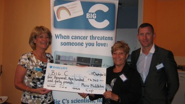Eileen & Paul with Cheque & Big C_newsimgnew